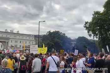 Anti-vaccine passport protest blocks traffic in central London - Barrhead News