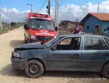 Motorista é socorrido pelo Corpo de Bombeiros após capotar veículo em Imbituba - Engeplus