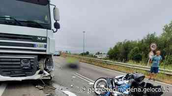 Scontro camion-moto - La Gazzetta di Modena