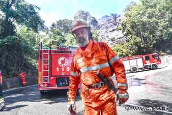 Liguria, incendio su alture Voltri, 12 sfollati - Agenzia ANSA