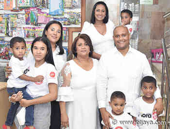 Familia Mora Rosario conmemora con eucaristía 30 años de fundación de Librería Mora - El Jaya