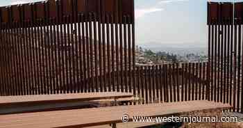 Mexican Troops in Riot Gear Stop Hundreds of Migrants Heading Toward US