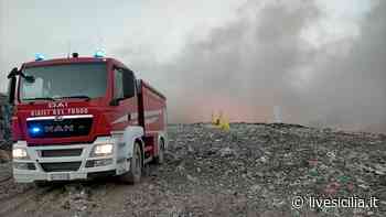 Nube tossica: maxi incendio nella discarica di Enna - Livesicilia.it