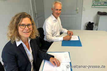 Gastronomie in der Arena Lüneburger Land: Campus Management und Landkreis unterschreiben Vertrag - Uelzener Presse