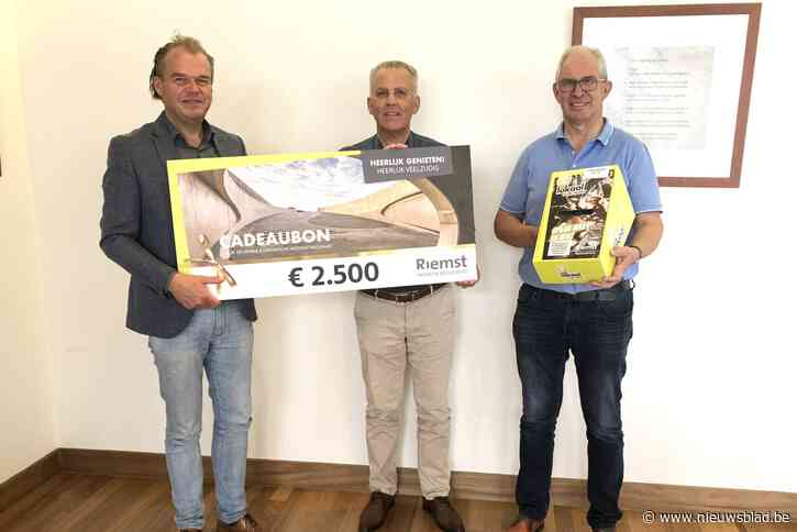 Guido wint cheque van 2.500 euro van middenstandactie