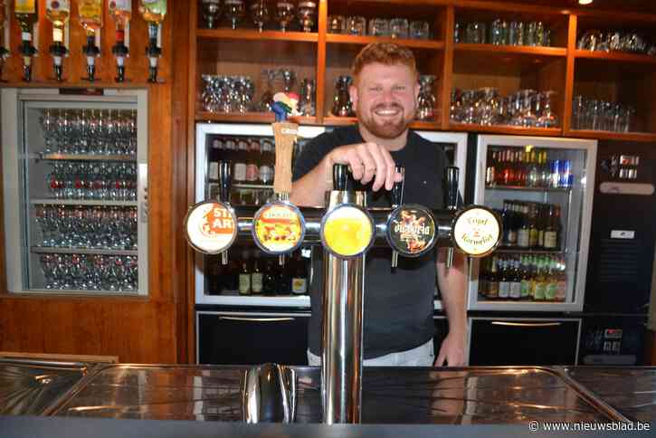 Kroegbaas Thijs (27) viert afschaffing van sluitingsuur in horeca met tapmarathon van 72 uur: “Eindelijk tijd voor het échte werk”