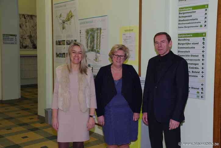 Emotioneel afscheid van algemeen directeur Linda Vandekerkhove: “Ik heb veel raadsleden zien komen en gaan. Politiek is een harde stiel”