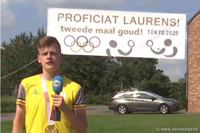 Versierde straat voor gouden paralympiër Laurens Devos bij thuiskomst in Oostmalle