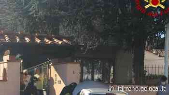 Auto sbanda e distrugge un contatore dell’Enel - Il Tirreno