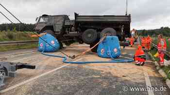 Unfall auf A4 bei Bad Hersfeld: Tieflader der Bundeswehr verunglückt auf dem Weg ins Flutgebiet - HNA.de