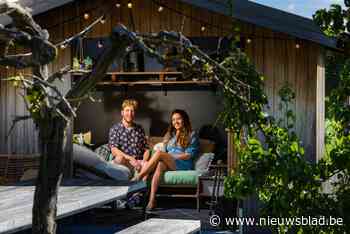 Kessels koppel tovert oud tuinhuis om tot gezellige zithoek vol reisherinneringen