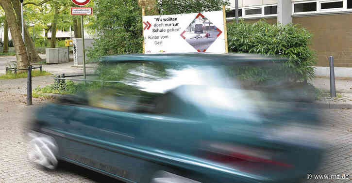 Mannheim:  Plakataktion soll Kinder vor Autos schützen