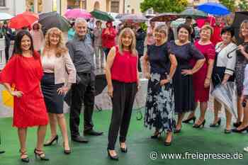 Lengenfeld: Modenschau bei langer Einkaufsnacht trotzt dem Regen - Freie Presse