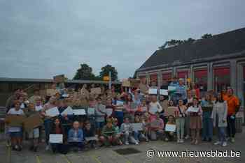 Voor kinderen van basisschool Sint-Denijs start het schooljaar met aardbeien, laptops en een nieuwe speelplaats: “Meer les in open lucht”