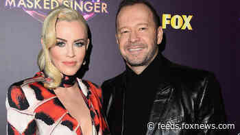 Jenny McCarthy and Donnie Wahlberg renew wedding vows on 7-year anniversary