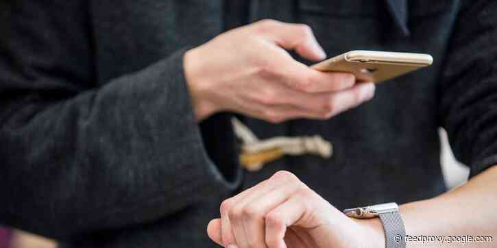 Apple is giving residents of these 8 states the ability to add their driver's license or state ID to iPhones and Apple Watches for TSA airport security checks