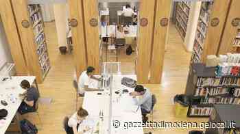 Modena. La biblioteca Delfini sotto assedio dei negazionisti: «Ma qui la maggioranza rispetta le regole» - La Gazzetta di Modena