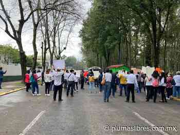 Sindicalizados del ISSSTE bloquean la avenida Xalapa por despidos injustificados - plumas libres