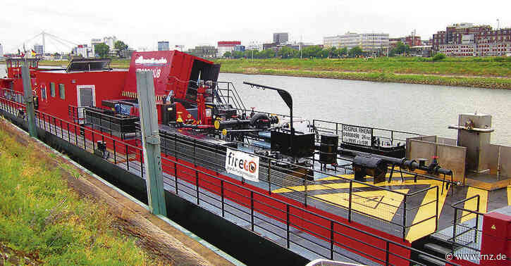 Mannheim:  Feuerwehr übte auf Trainingsschiff für den Ernstfall