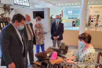 Bisschop op bezoek in Eperon d'Or (Izegem) - Het Nieuwsblad