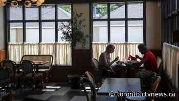 Restaurant operators have mixed reaction to Ontario's COVID-19 vaccine certificate program