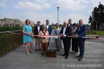 Flats zijn pas in maart klaar maar minister knipt nu al lintje aan woonsite Elsbos<BR />