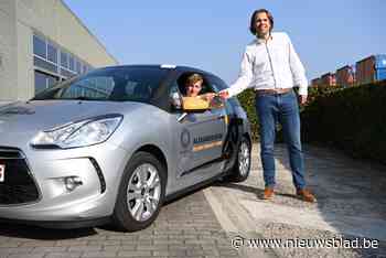 Alexander Doom krijgt gepersonaliseerde auto van zijn sponsor