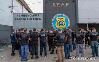 Cinco celulares são apreendidos com milicianos presos em Gericinó - O Dia