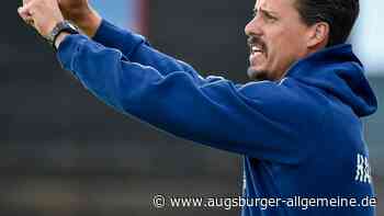 Vollprofis gegen Feierabend-Fußballer