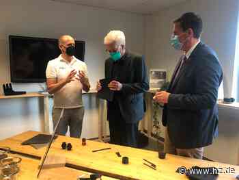 Firmenbesuch bei den Carbonauten: Das alles hat Ministerpräsident Kretschmann in Giengen über Biokohlenstoffe erfahren - Heidenheimer Zeitung