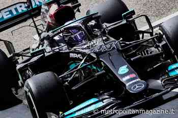 Formula 1: Hamilton fermo in pista per problemi al motore - Metropolitan Magazine