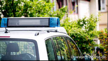 Augsburg: 89-Jährige Fahrerin verletzt Fußgänger schwer und flüchtet - t-online.de