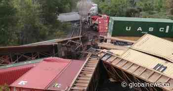 Dramatic freight train derailment causes delays along Toronto-Montreal line - Global News