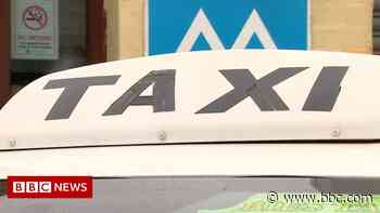 Norfolk taxi firm loses 100 drivers to food delivery industry - BBC News