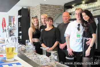 Chantal (51) en Ronny (54) heropenen het enige café van het dorp: “Tijdens lockdown hebben we het pand helemaal opgefrist”