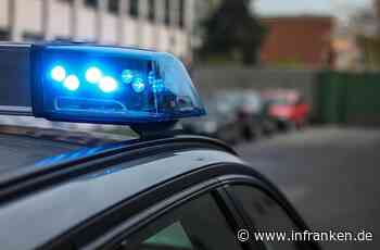 Chaos in Schönbrunn: Laster rollt Hang runter und kracht gegen mehrere Autos - Fahrer verletzt