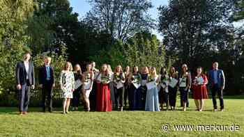 Berufsschule für Krankenpflege: 16 Gesundheits- und Krankenpflegerinnen an der Klinik Mindelheim verabschiedet - Merkur.de