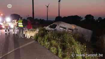 Vakantie eindigt in mineur: Mobilhome over de kop op E17 in Lokeren - TV Oost