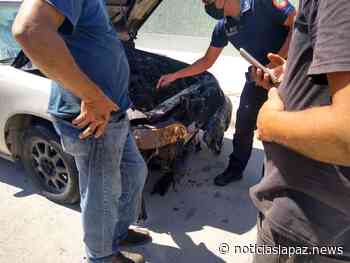 DERRETIDO: cortocircuito causa incendio de vehículo en colonia Pueblo Nuevo, La Paz - Noticias La Paz