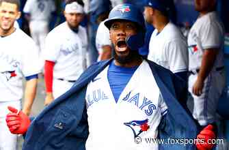 Teoscar Hernández smacks 100th career home run as Blue Jays down Athletics, 10-8