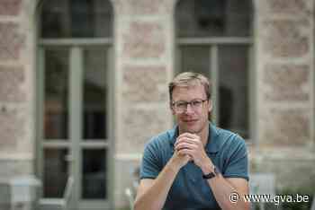 VRT-journalist Koen Wauters: “Mijn vader was priester, mijn moeder non: dat boek moést ik schrijven” - Gazet van Antwerpen