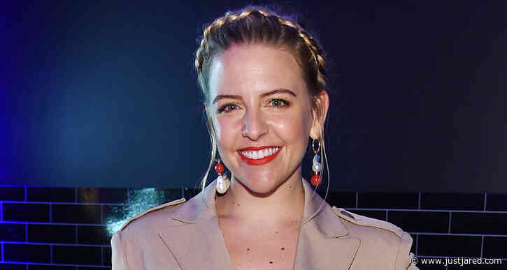 'The Other Two' Star Heléne Yorke Announces She's Married!