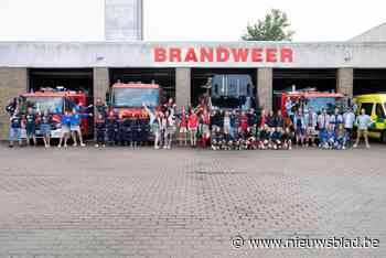 Brandweer trekt weer van deur tot deur met bijzondere kalender: “Ook de jeugd had het lastig” - Het Nieuwsblad