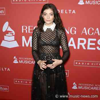 Lorde praises Robyn's ability to tackle complex topics in 'dancefloor bangers'