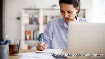 Arbeitszeugnis selbst schreiben: Was man beachten und vermeiden sollte