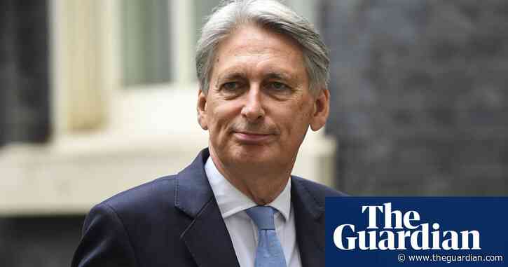 PM risks ‘significant backlash’ over national insurance rise, says Hammond