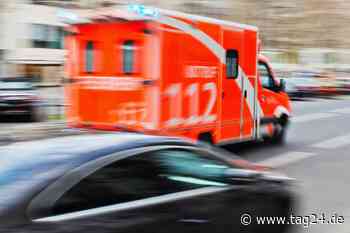 Von einer Brücke: Unbekannte bewerfen Rettungswagen mit Steinen - TAG24