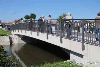 Neue Hartlbrücke Wartenberg - Der Drache wacht über das Bauwerk - idowa