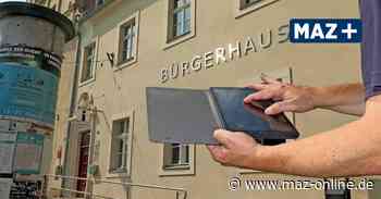 Info-Bus am Rathaus Bad Belzig erklärt die smarte Zukunft - Märkische Allgemeine Zeitung