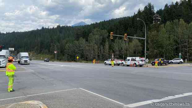 1 dead, 4 injured in multi-vehicle crash on the Trans-Canada Highway